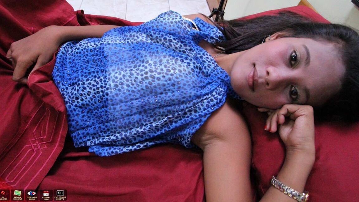 15P Une Philippine suinte du sperme de son vagin rasé après une baise en POV
