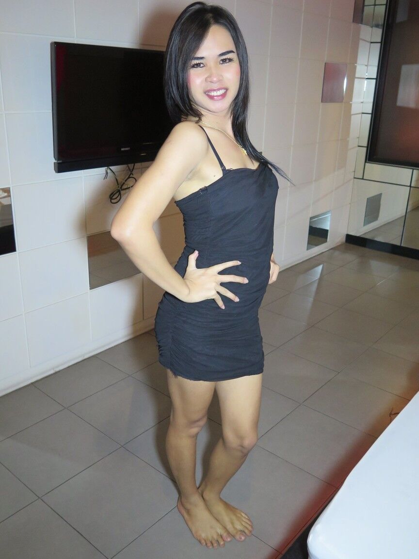 17P Amadora Asiática transgênero bela Bella chupa pau e fica cremosa depois do sexo