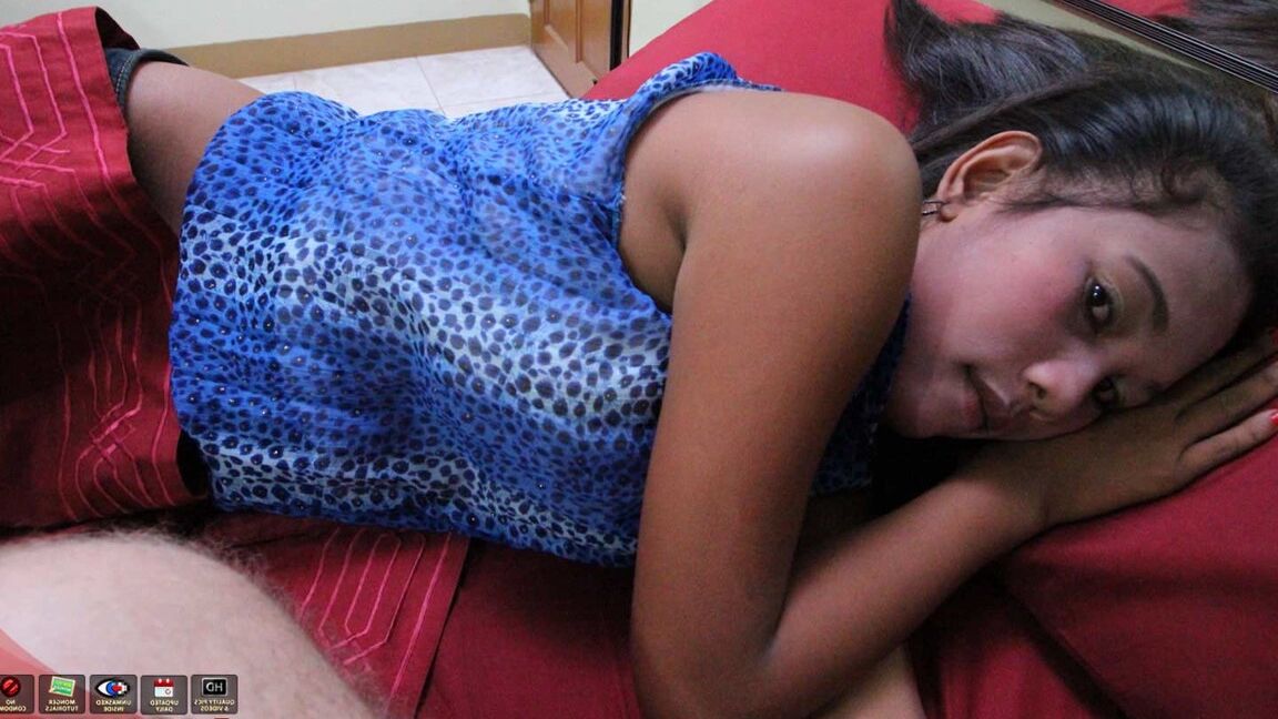 Rose, première minuterie philippine de 15P, se fait baiser la chatte et le trou du cul pendant une relation sexuelle en POV
