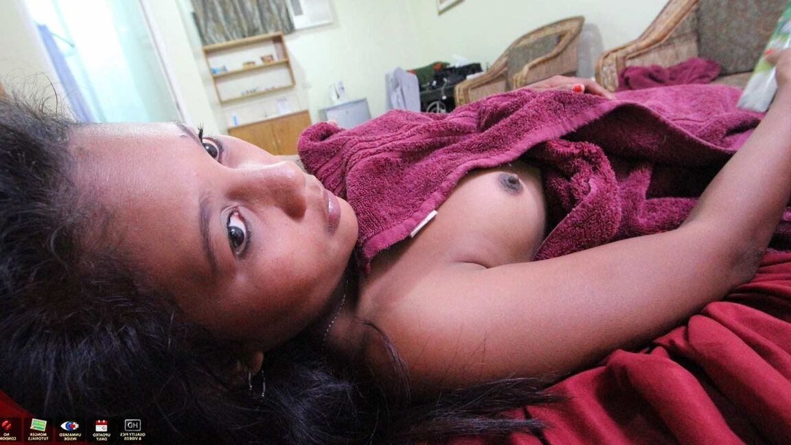 Rose, première minuterie philippine de 15P, se fait baiser la chatte et le trou du cul pendant une relation sexuelle en POV