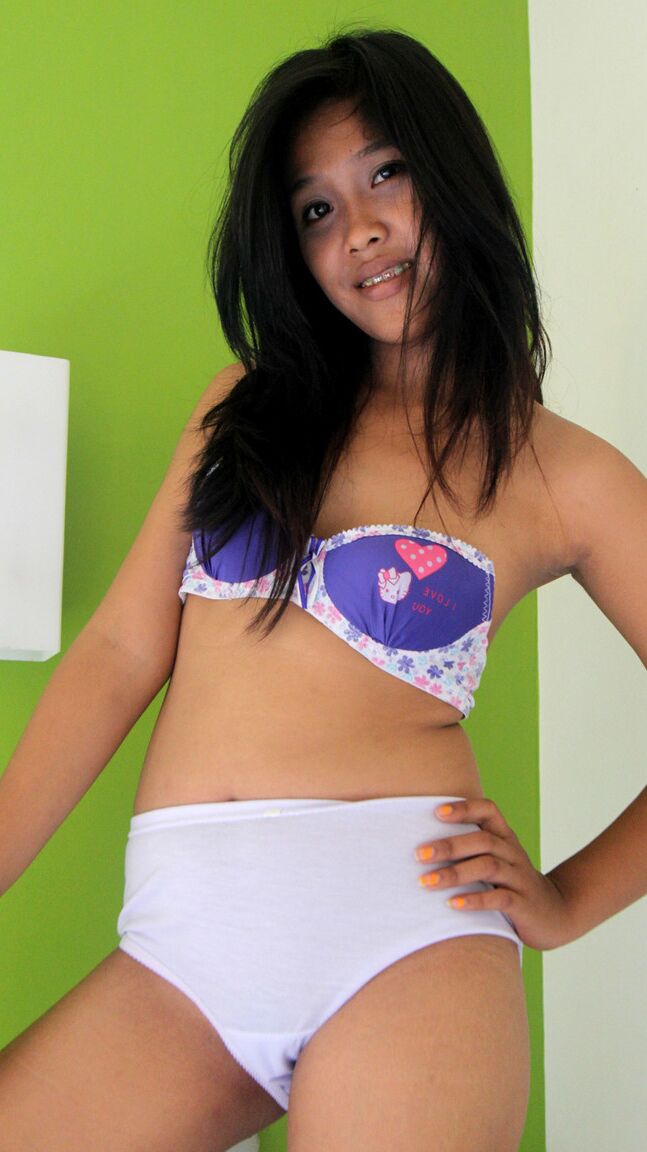 15P Jovem asiática sopra um turista sexual antes de uma gozada interna
