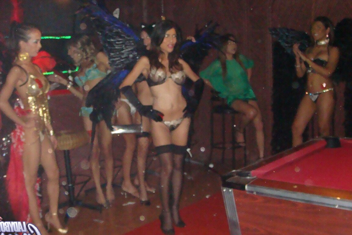 素人写真のあらゆる好みのニューハーフとタイで17Pクレイジーパーティー
