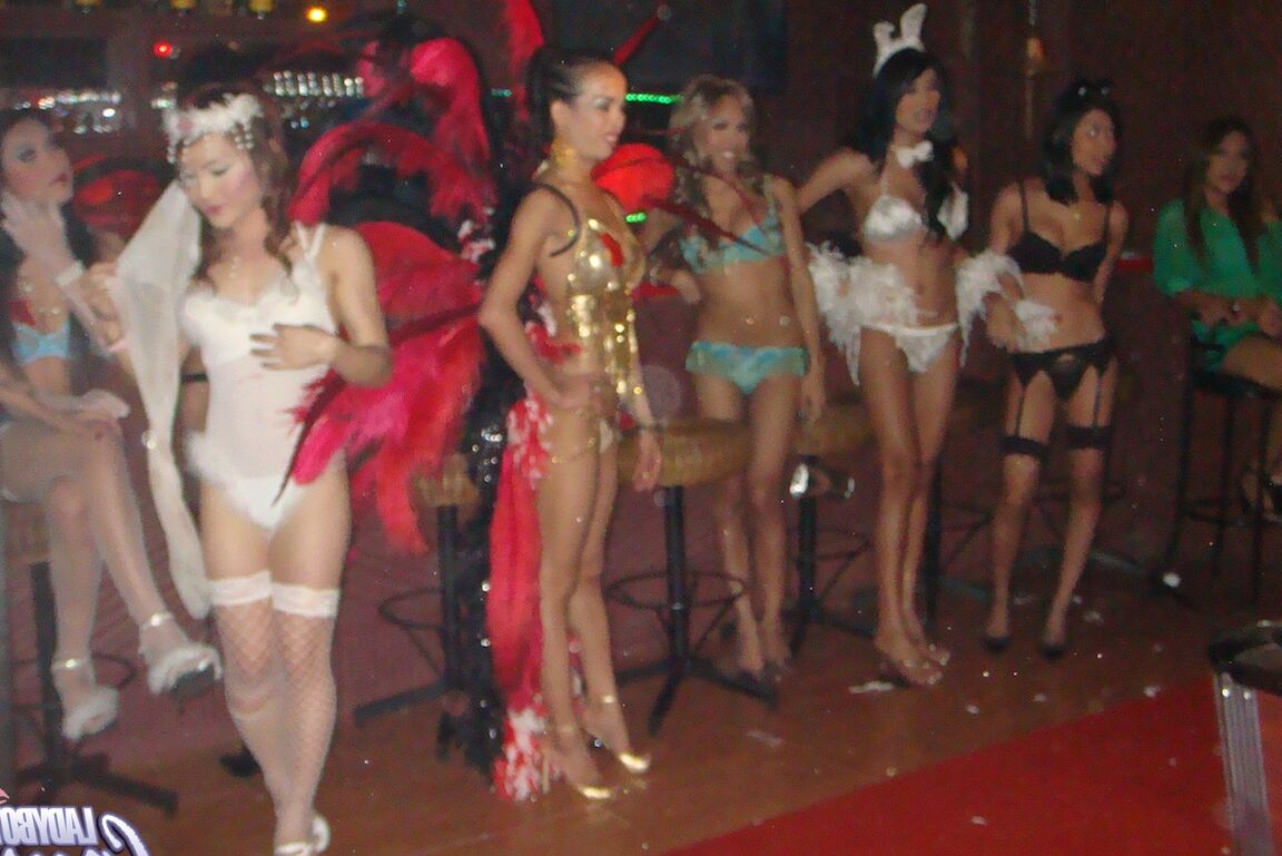 素人写真のあらゆる好みのニューハーフとタイで17Pクレイジーパーティー