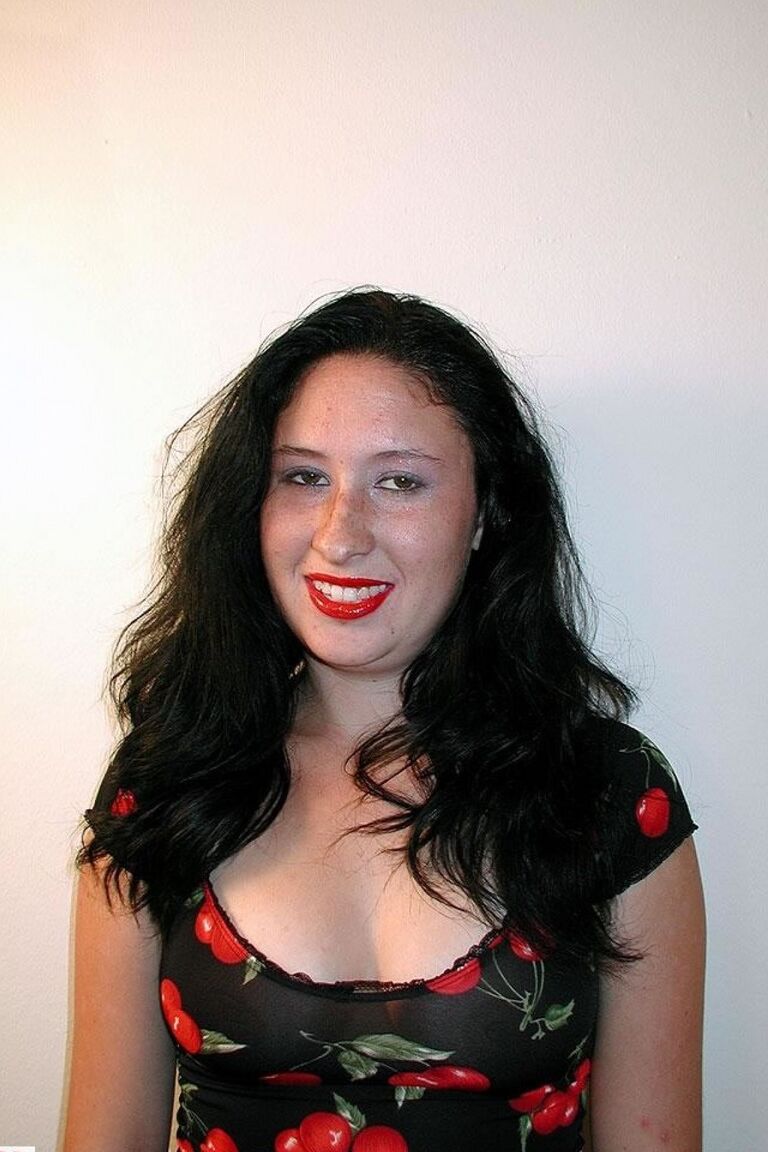 20P La amateur Coronado se la chupa hasta que le pone crema en la cara bonita