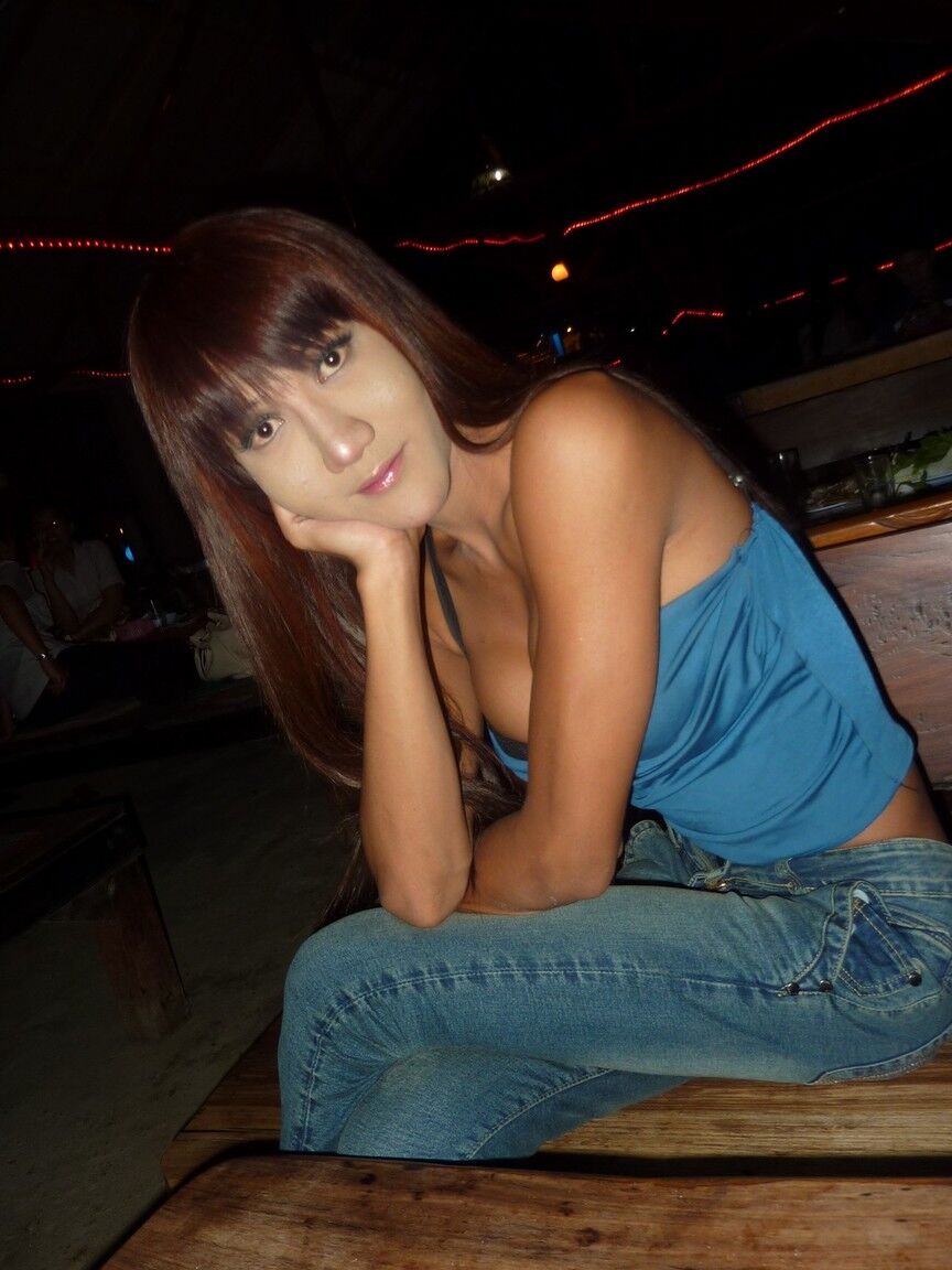 17P Asian shemale Nutty picked up in local restaurant and invited for photosession