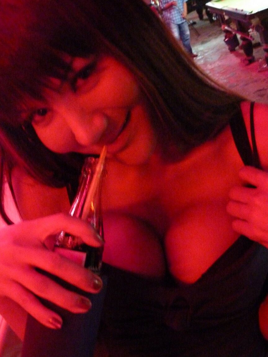 17P Asian shemale Nutty picked up in local restaurant and invited for photosession