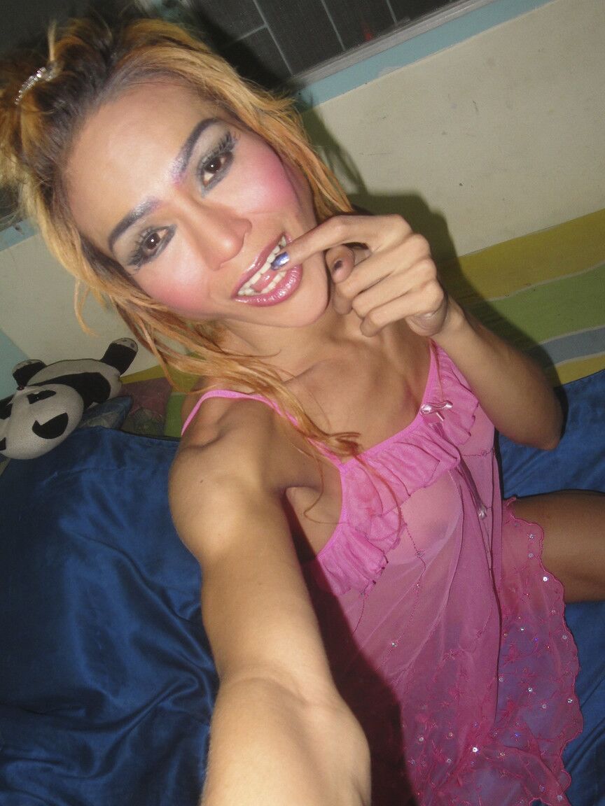 17P Red enfrentou amador tranny Anny mostra peitos redondos