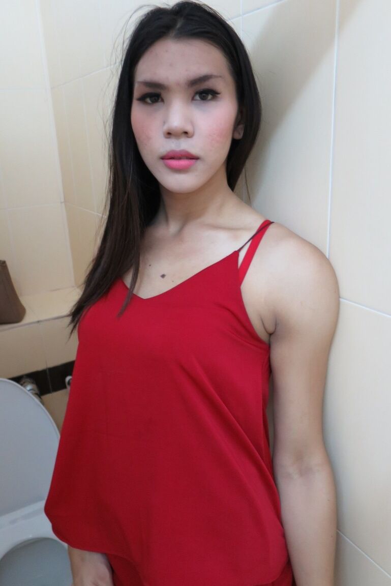 18P Sexy amador Janny posa dentro de casa
