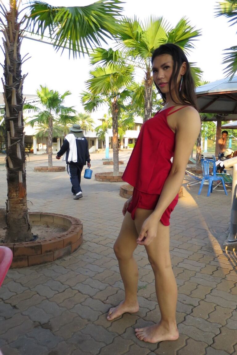 18P Sexy amador Janny posa dentro de casa