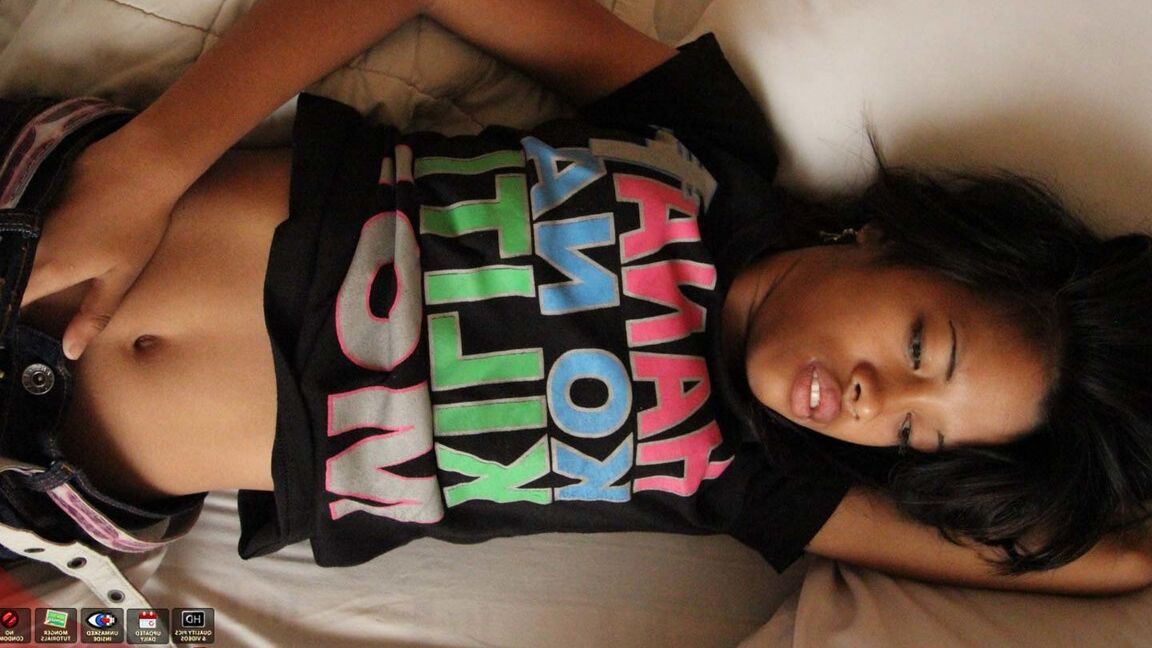 15P La delgada asiática amateur Jenelyn pierde semen de su coño después de tener sexo POV en una cama