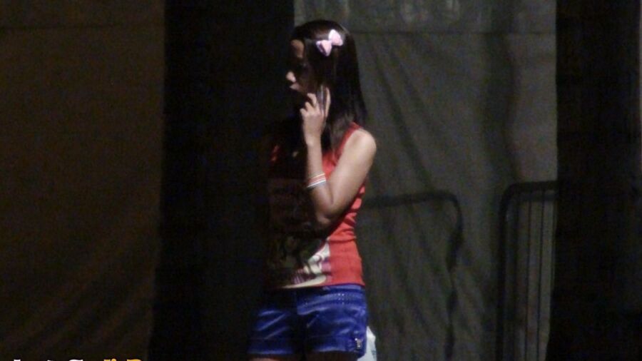 15P Lalaine asiática amateur participa en actos sexuales en POV con un turista sexual extranjero