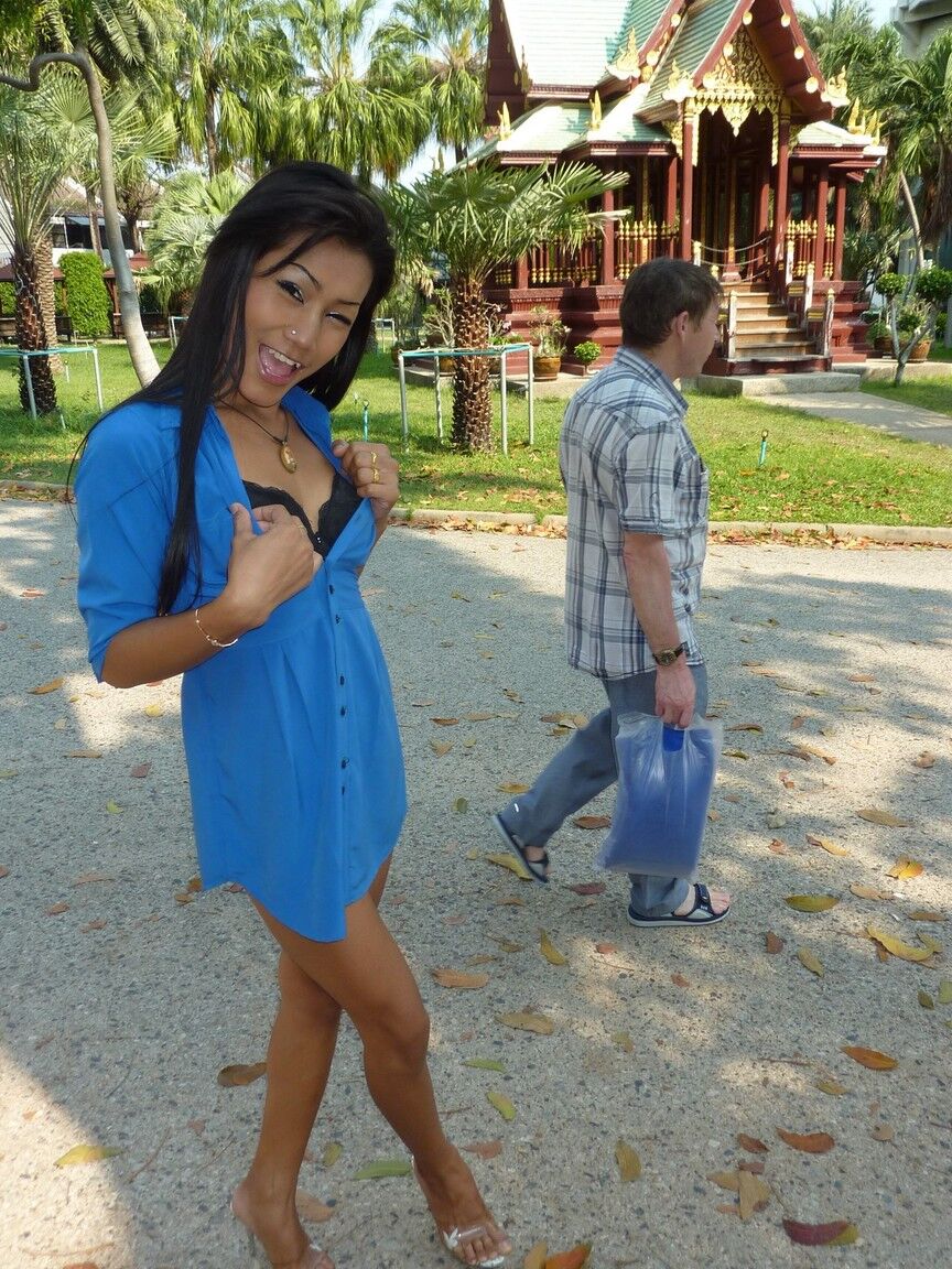17P Asian shemale with cute smile Am picked up and showed her dick in the toilet