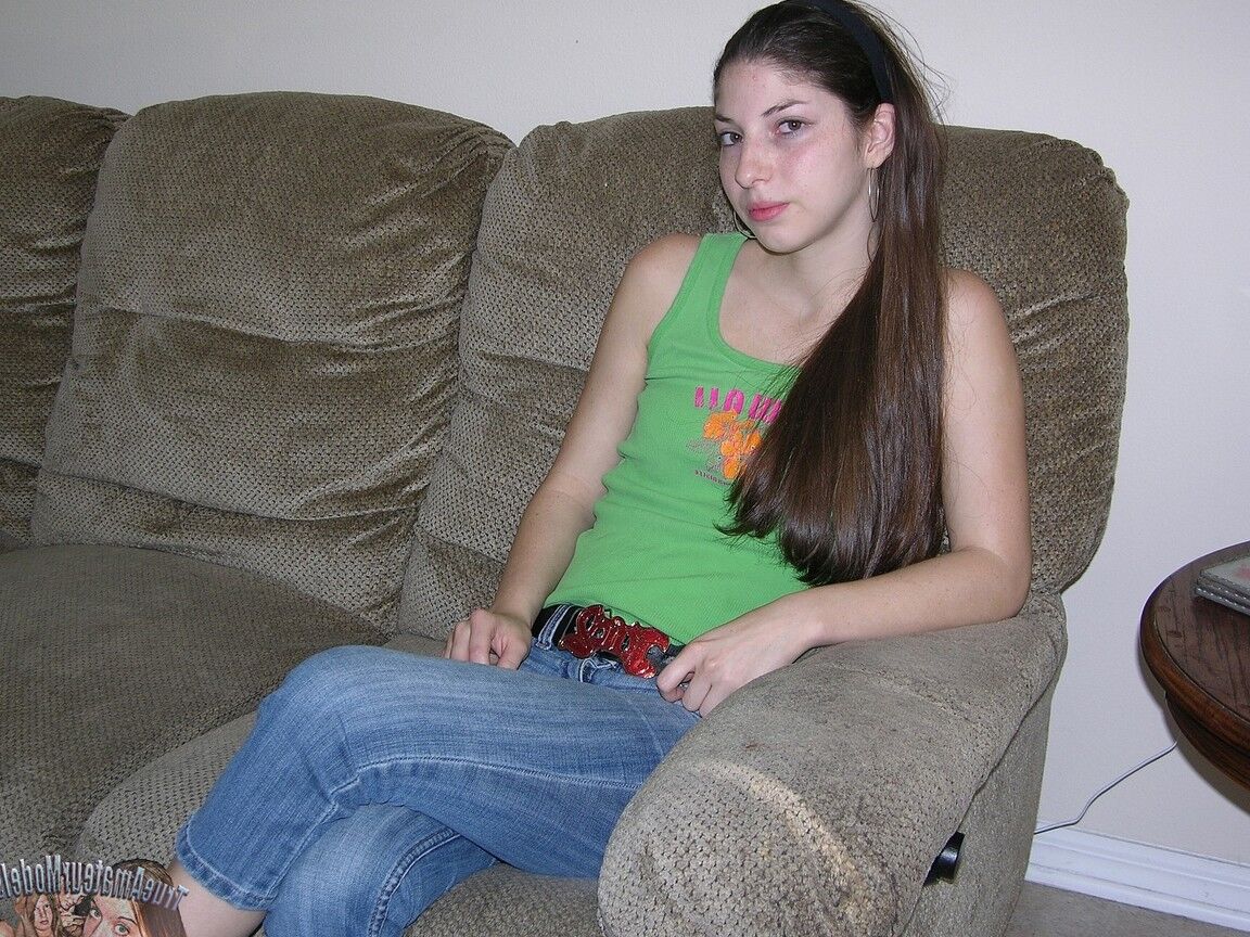 17P Barely legal girl gets naked for the first time on her parent's bed