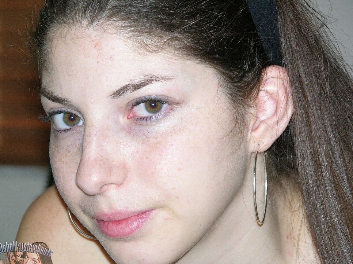 17P Barely legal girl gets naked for the first time on her parent's bed