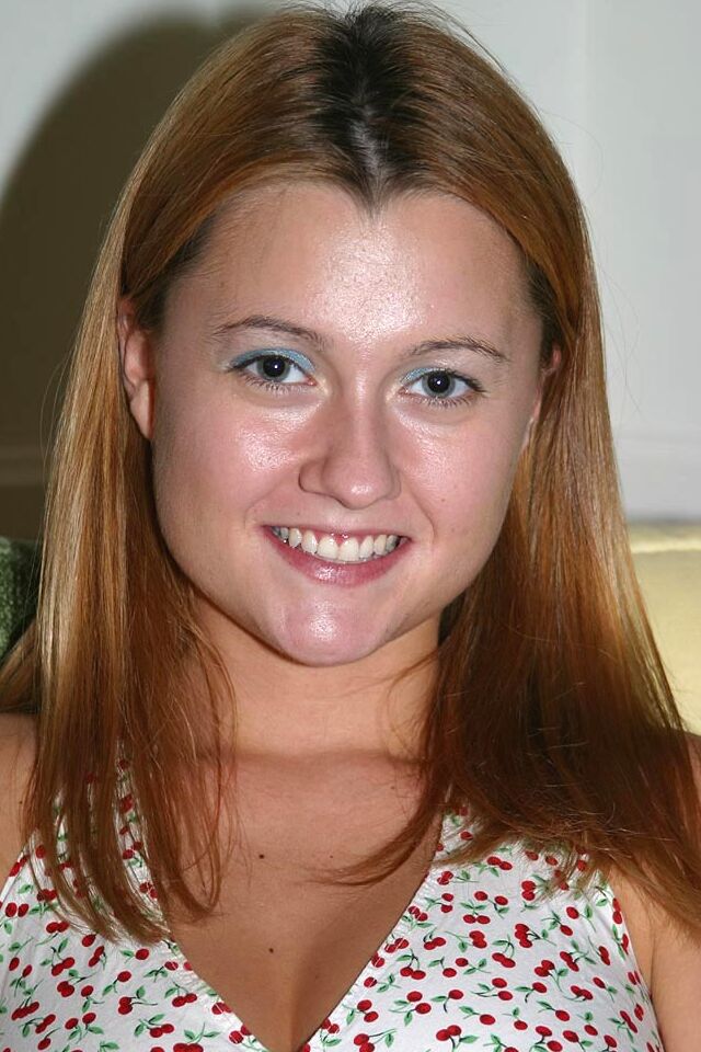 16P Cute first timer unzip her dress as she reveals her tight butt and slit