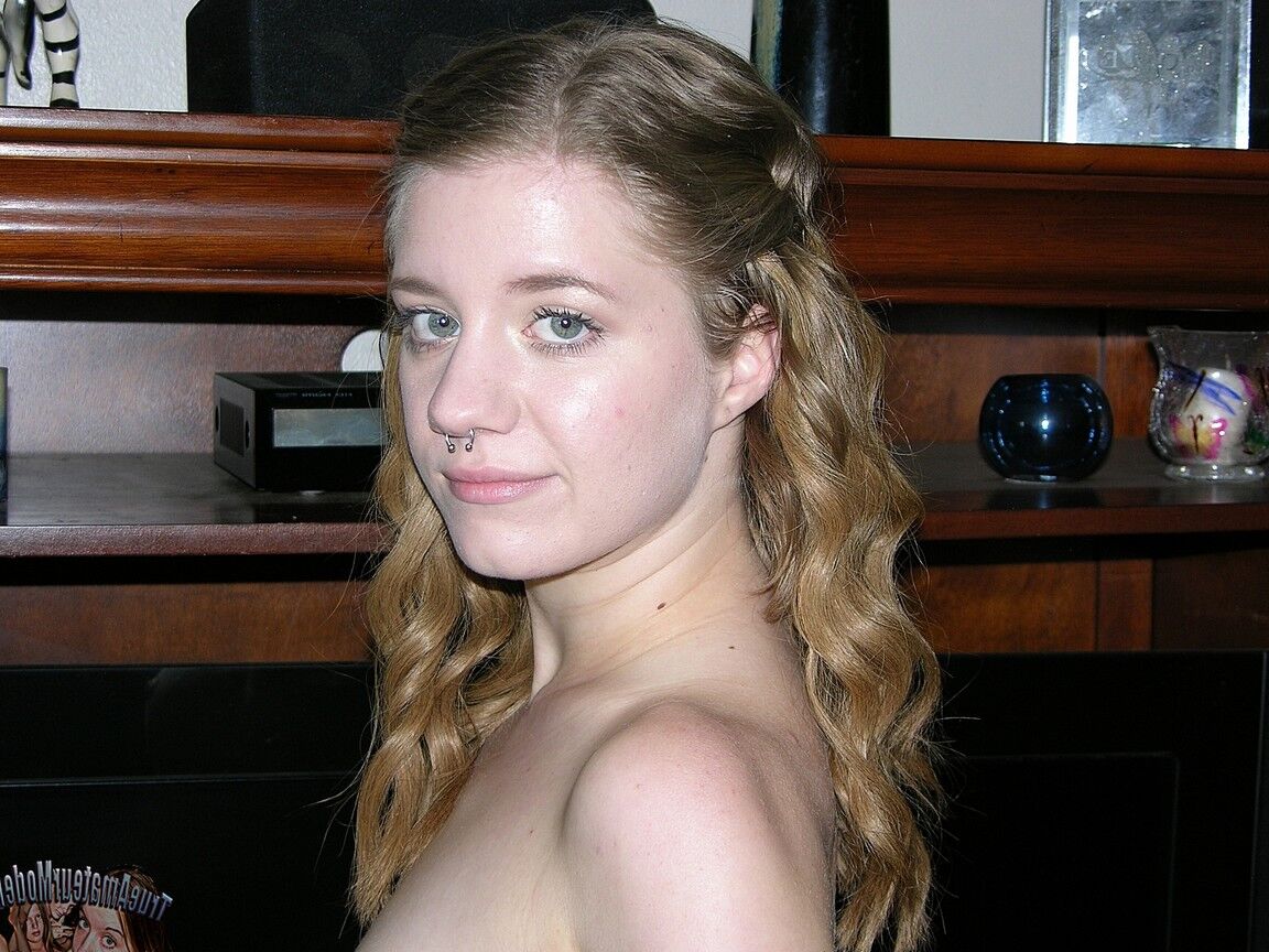 15P Topless 18-year-old Dakota removes denim shorts and panties to get bare naked