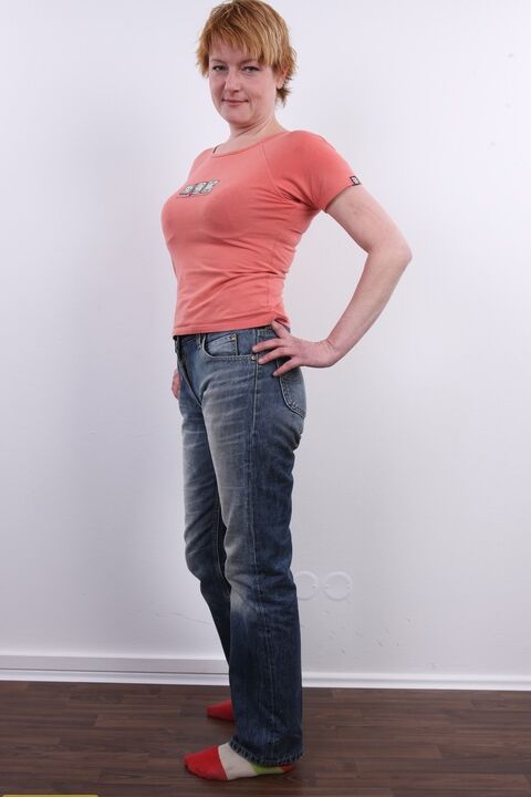 20P Amateur with short red hair shows her trimmed muff on a stool after disrobing