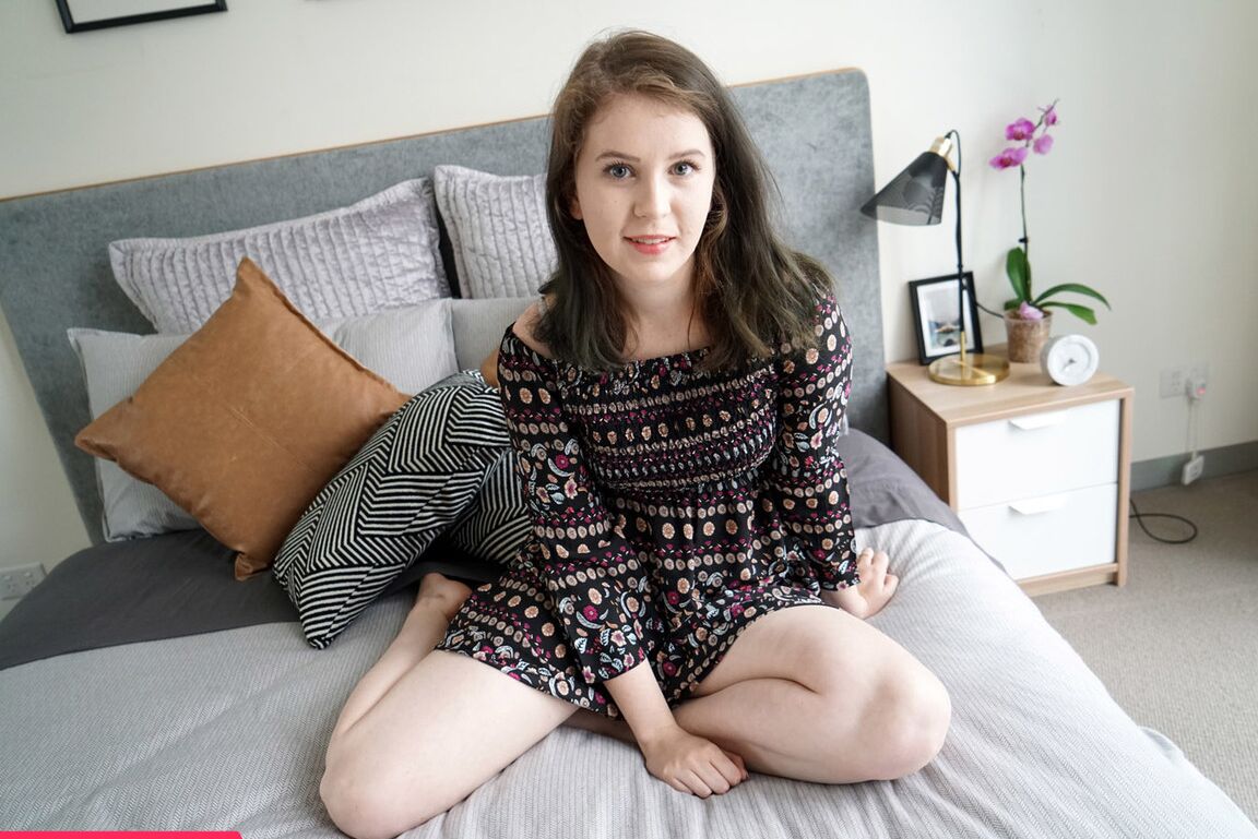 12P Fair skinned Aussie girl Kate Barlow swaps oral sex before getting banged