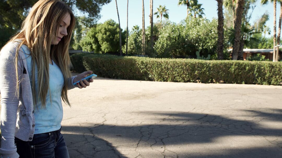 16P La adolescente que hace autostop Tiff Bannister paga su viaje con sexo