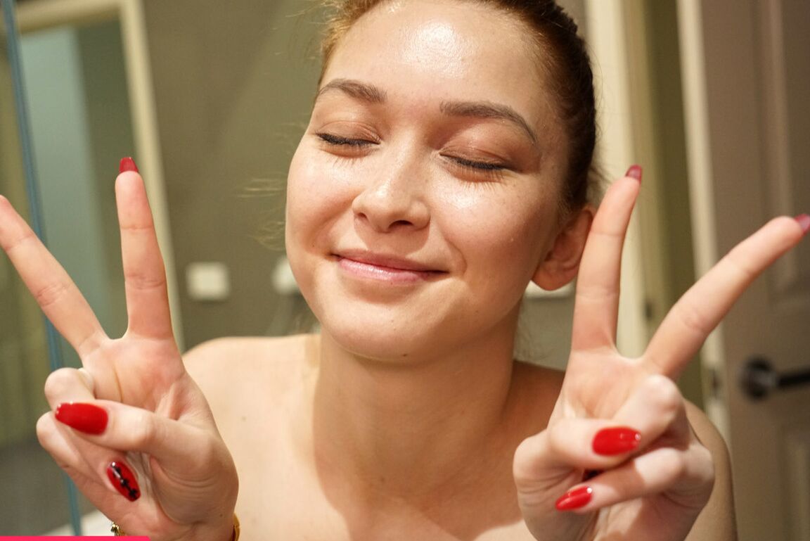 12P Young redhead Lulu Reynolds has sexual intercourse with her guy in a shower