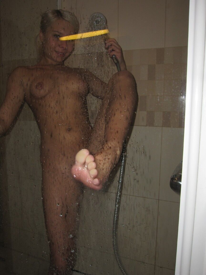 21P Ex girlfriend Lisa flaunts her sweet titties and hot ass in the shower