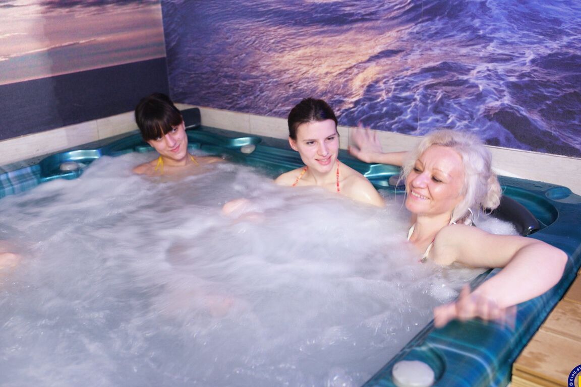21P Mature women show their naked bodies while showering to get in the sauna