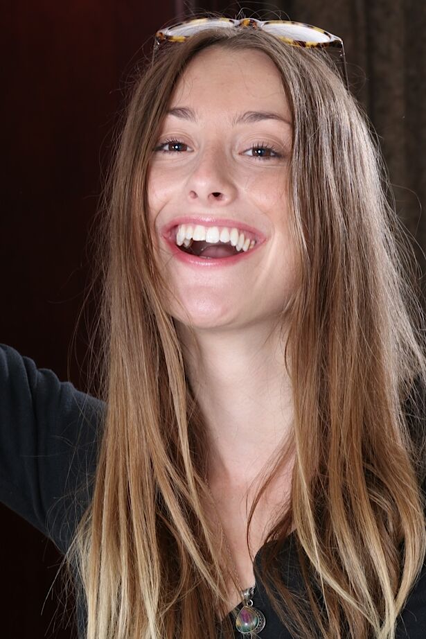 16P Amateur Teen Babe Lilith Black posiert für ein nicht nacktes Schulmädchen-Shooting