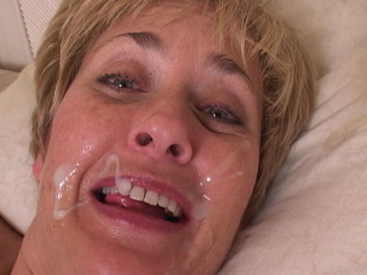 21P Esposas maduras folladas dolorosamente y facializadas en una orgía amateur