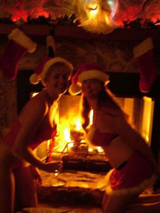21P Amateur swingers in Xmas caps toy each other in front of a Christmas tree