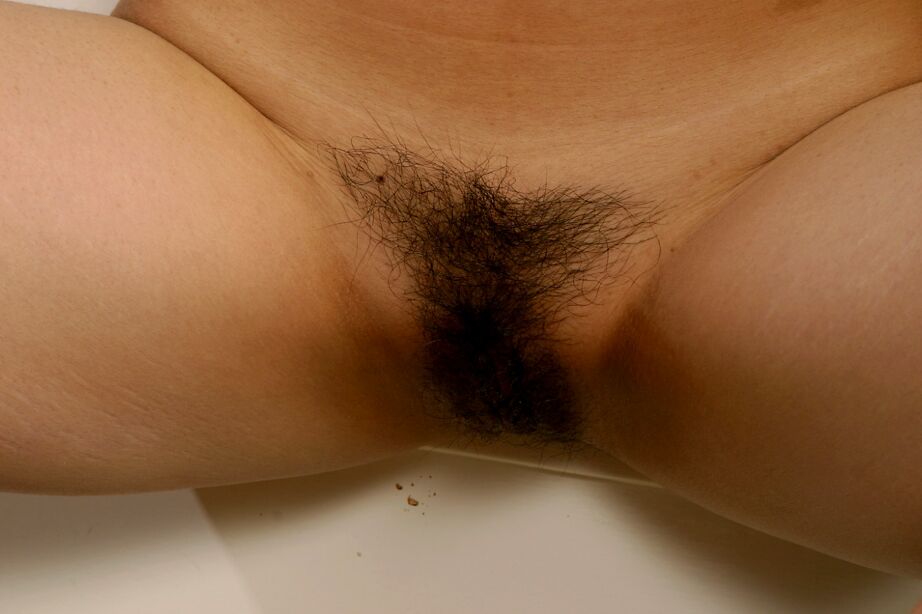 16P La asiática amateur Lexine posa con un vestido verde y luego se desnuda