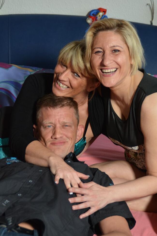 17P Skillful guy able to satisfy two blonde matures during hot threeway