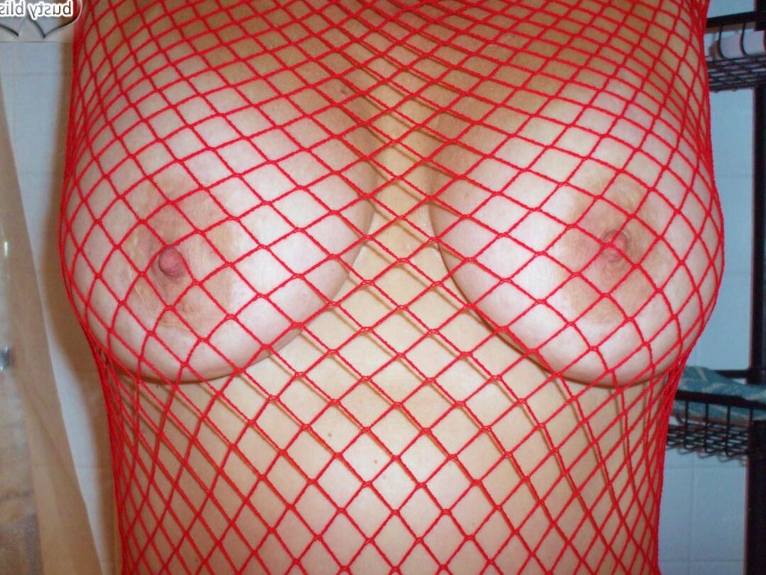Die reife 20P-Frau Busty Bliss lässt sich von ihrem Toyboy die Muschi lecken