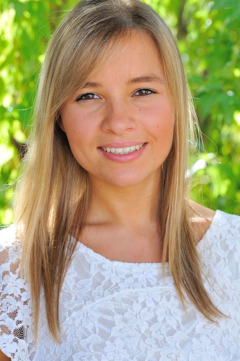 21P Die süße blonde Freundin Amie enthüllt ihre fantastische Figur in der Öffentlichkeit