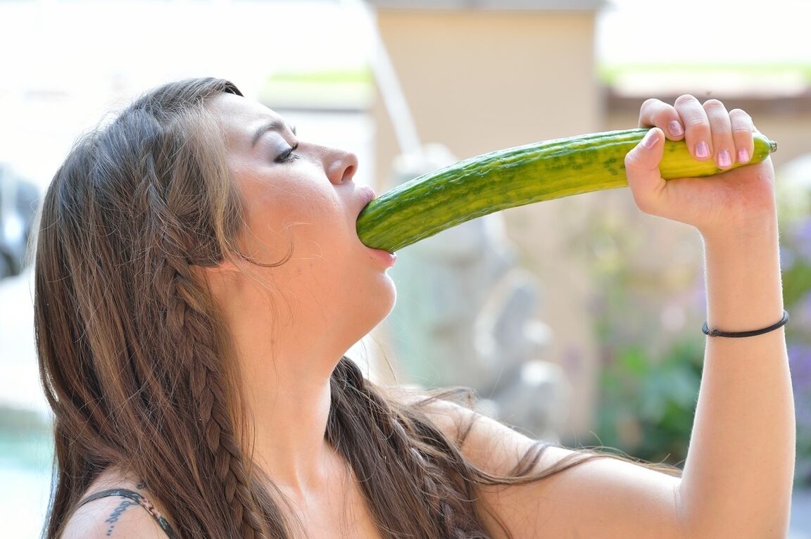 21P Cute brunette Shannon exposes her twat and slides a cucumber in it in public