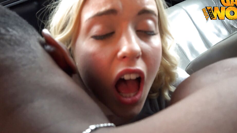 16P Blonde Amateurin Chloe Couture schreit beim harten Sex mit BBC im Abschleppwagen