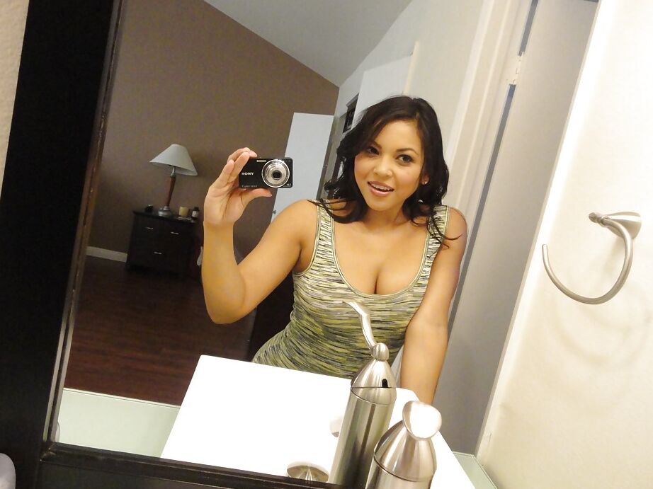 16P Latina MILF gata Adriana Luna mostra suas fotos amadoras de sua boceta