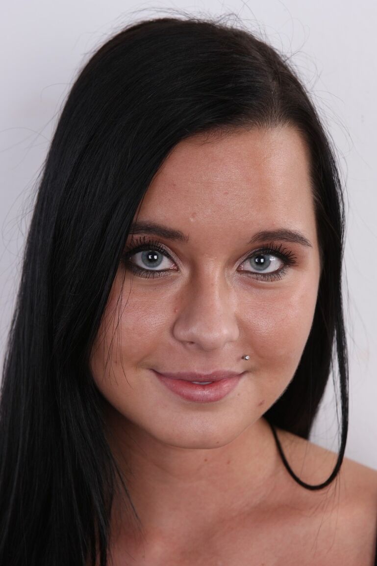 20P Amateur model Marketa stands up while her clothes magically disappear