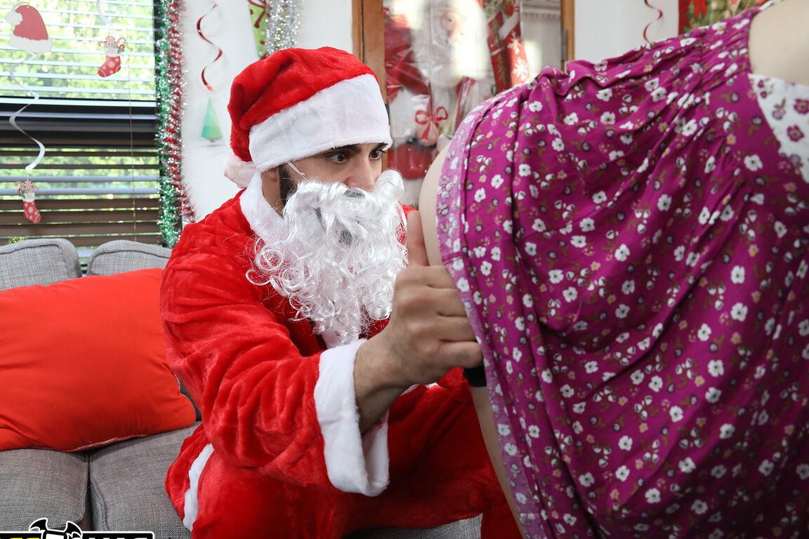 21P American Anastasia Knight gives a blowjob before getting pounded by a Santa
