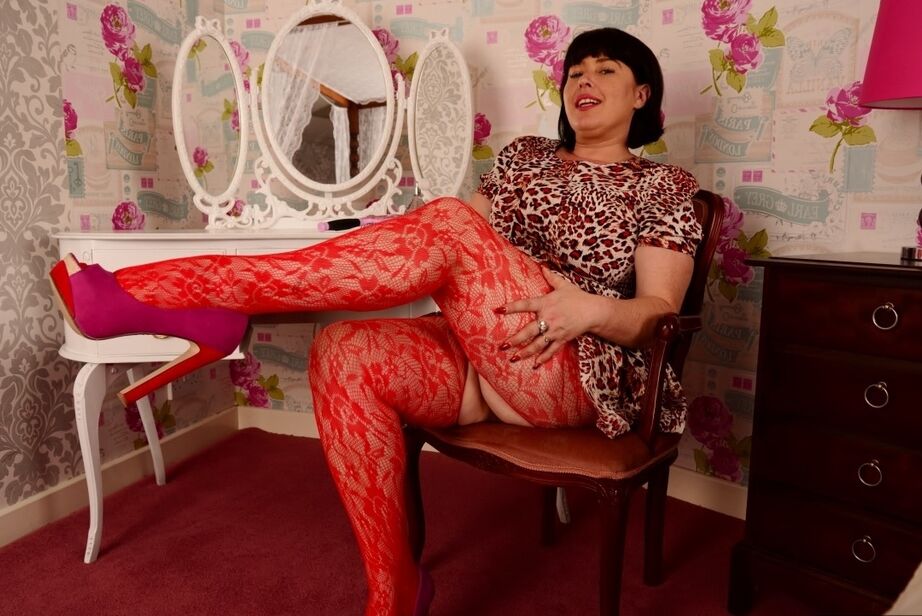 20P Older British amateur Juicey Janey shows her big tits in a crotchless stocking