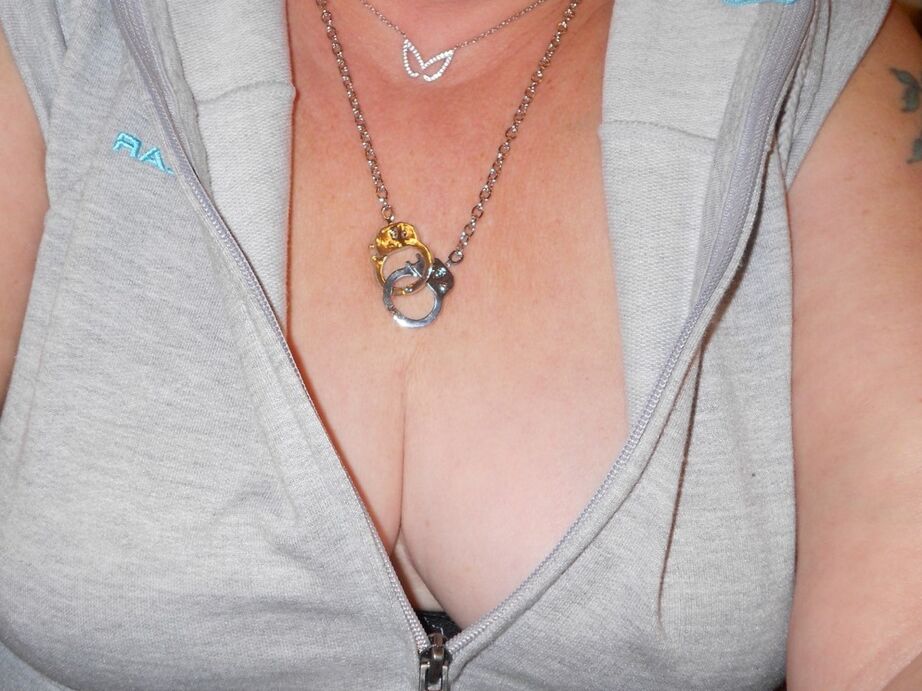 20P Older redhead Valgasmic Exposed takes selfies of her boobs and bald snatch