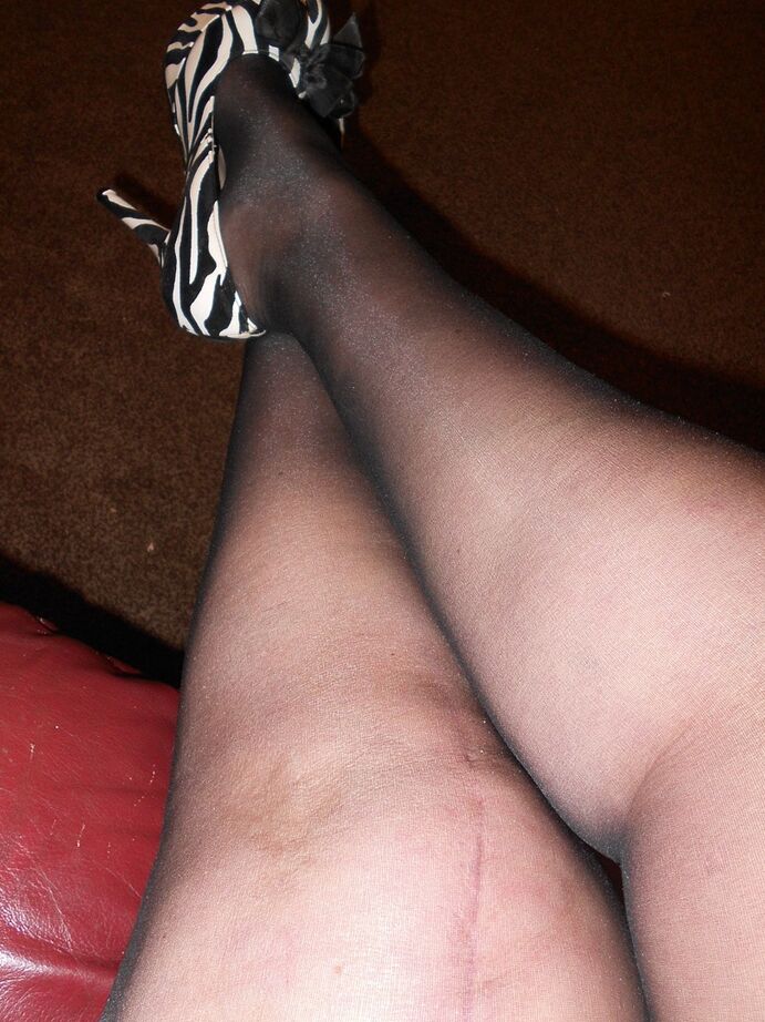 20P Older redhead Valgasmic Exposed takes selfies of her boobs and bald snatch