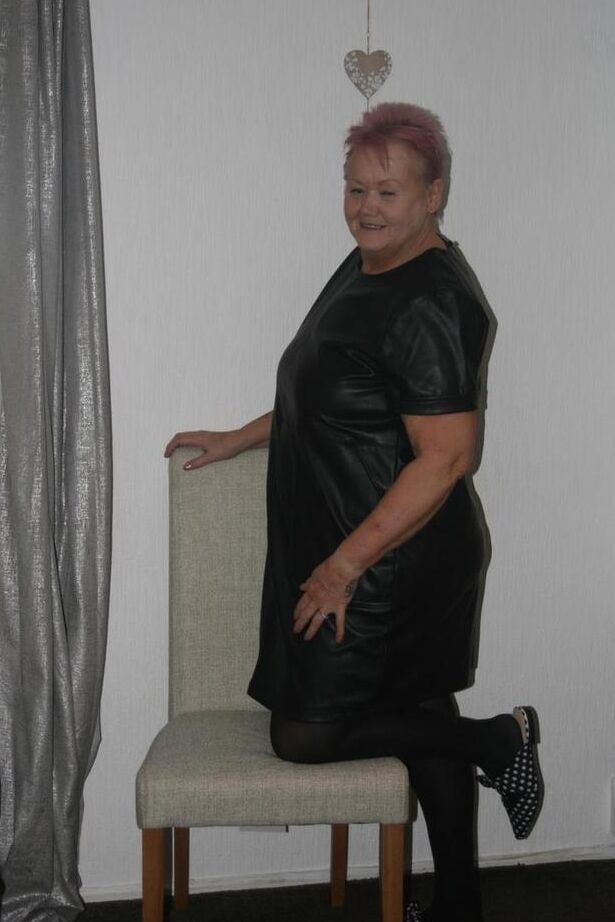 20P Fat nan Valgasmic Exposed sports shorts hair while exposing her snatch