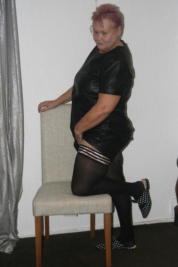 20P Fat nan Valgasmic Exposed sports shorts hair while exposing her snatch