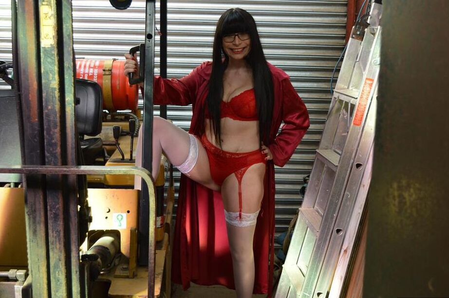 20P Brunette amateur Barby Slut strips to her nylons and heels while in a workshop