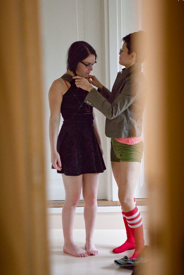 16P Jovens diques Twyla e Marietta M vestem corpos nerds depois de fazer sexo