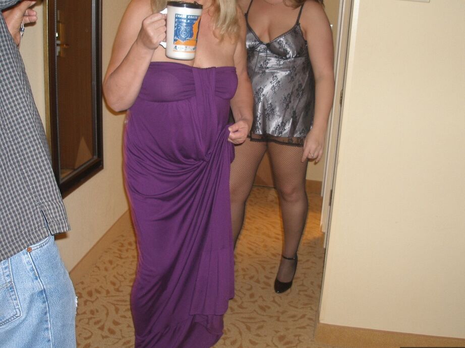 20P Older amateurs get gangbanged while having lesbian relations on bed