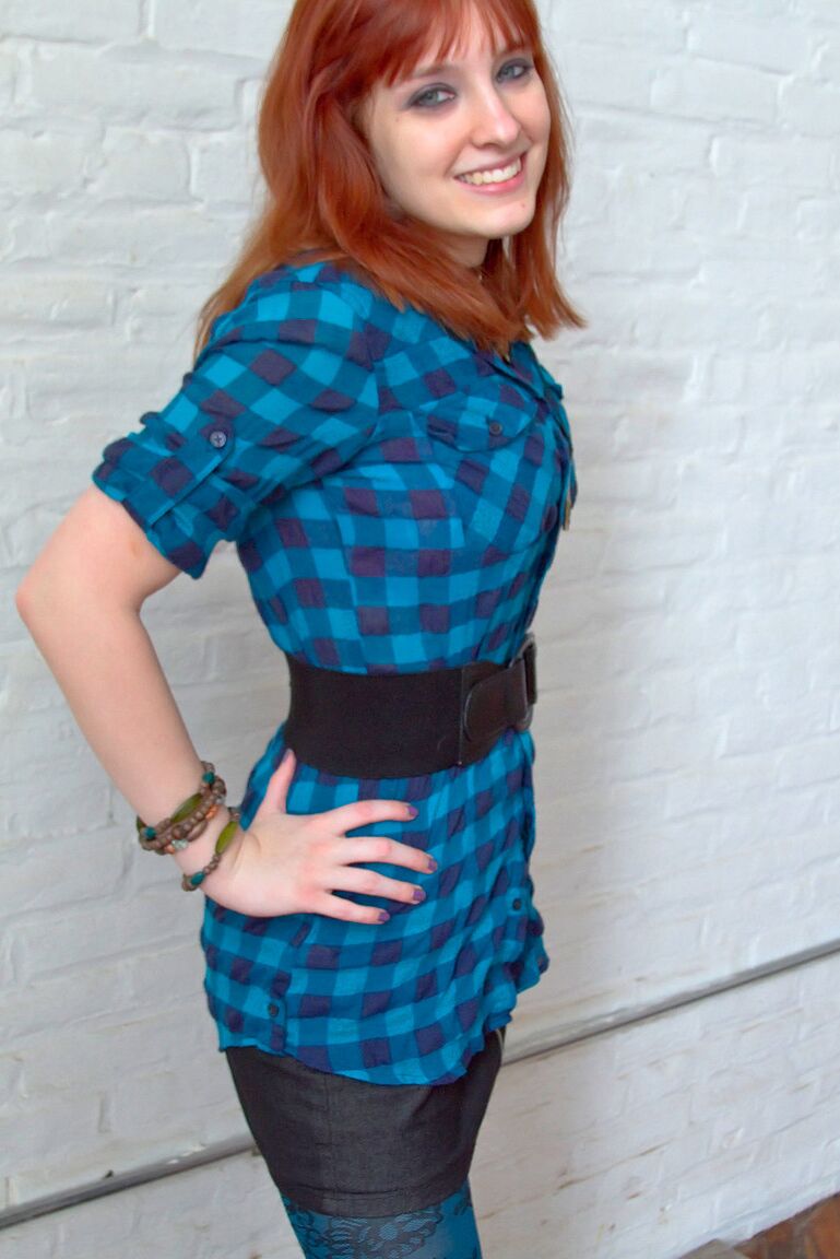 16P A ruiva gostosa Ellette tira o sutiã sexy e se despe para exibir seios perfeitos