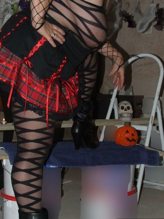 20P Kinky Carol, une grosse femme plus âgée, découvre ses gros seins avant de se masturber