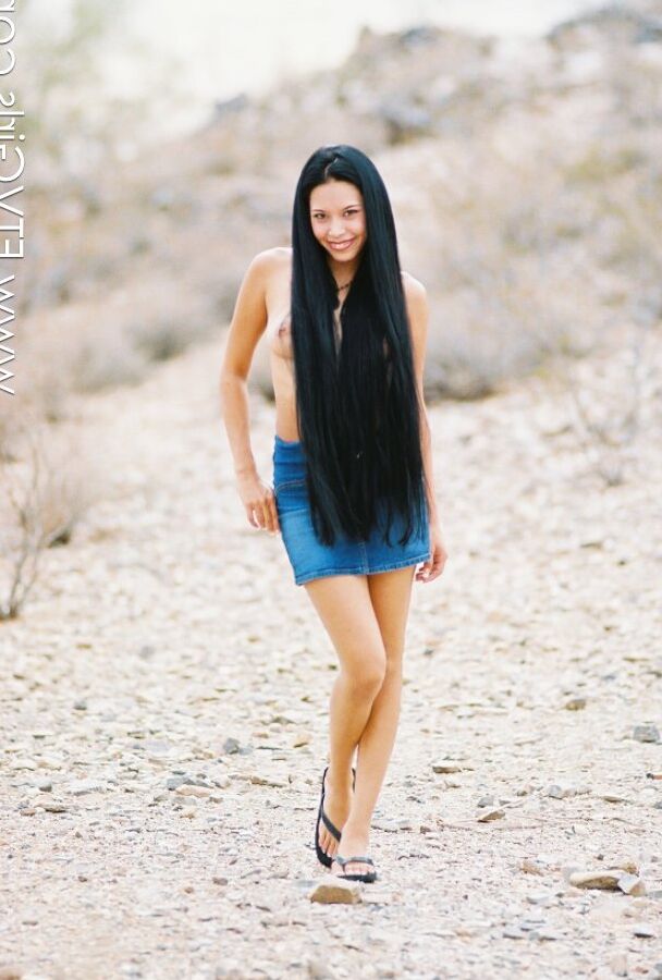 21P Sexy babe Darlene mostra seus peitos