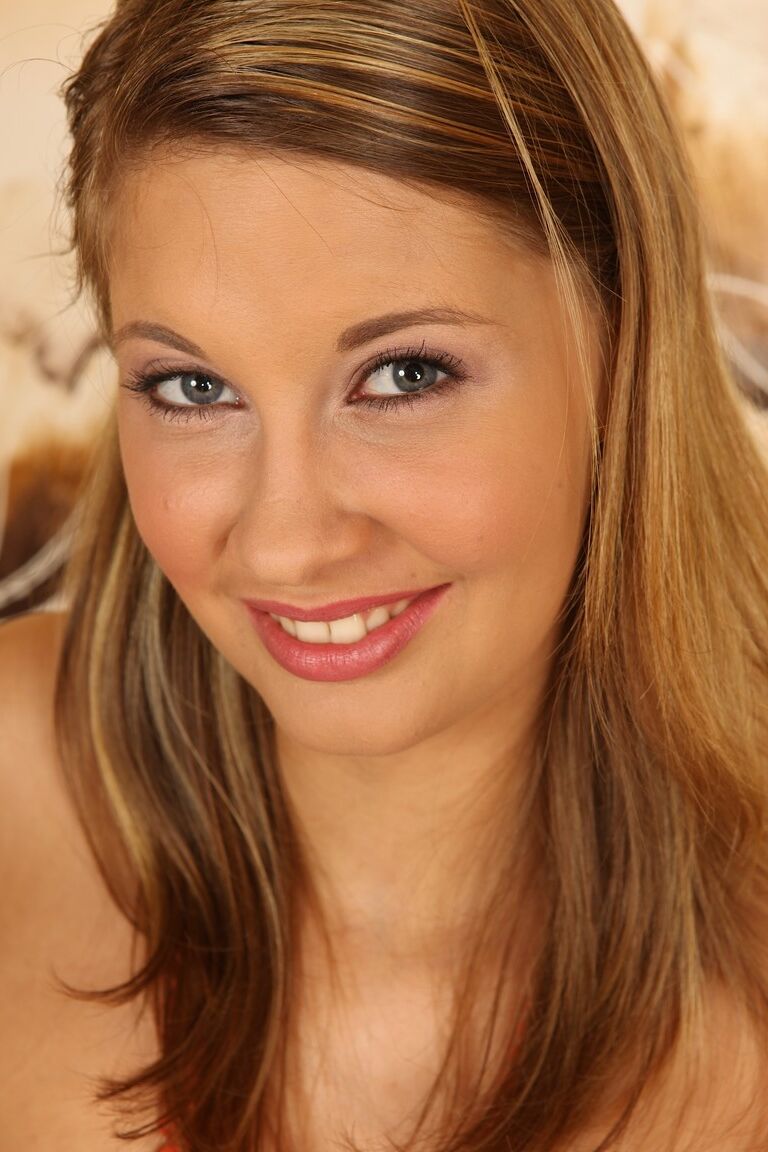 21P Karups Private Collection Holly Anderson